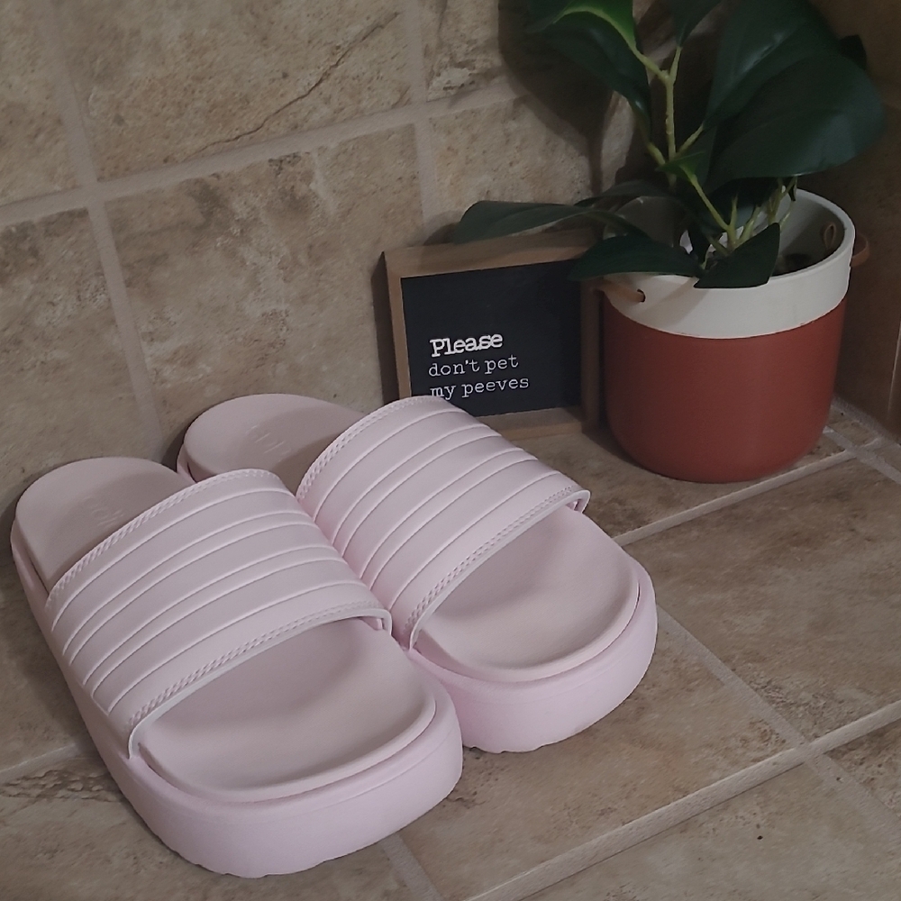 WOMEN'S ADIDAS LIGHT PINK ADILETTE PLATFORM SPORT VERY COMFORTABLE SLIDES